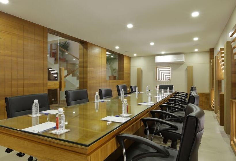 Отель 440 A Serene Stay