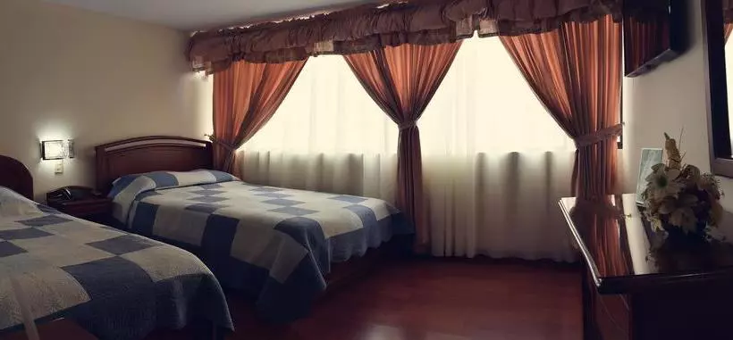 هتل Santa Isabel 2