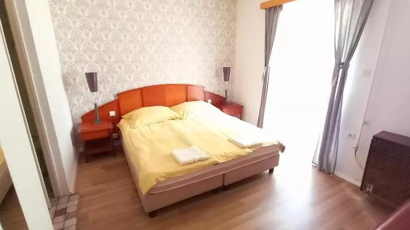 ホテル Central Room