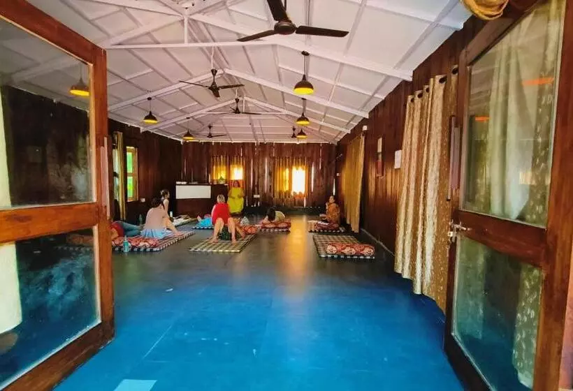 リゾートホテル Tattvam On The Beach   Retreat And Spa