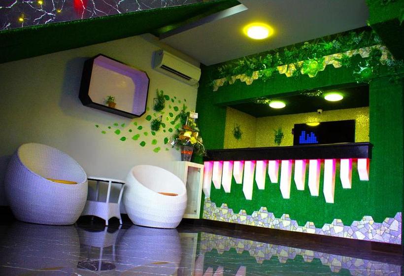 בית מלון כפרי Sevensix  Balikpapan