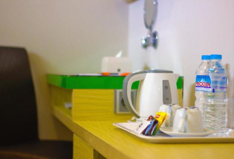 בית מלון כפרי Sevensix  Balikpapan