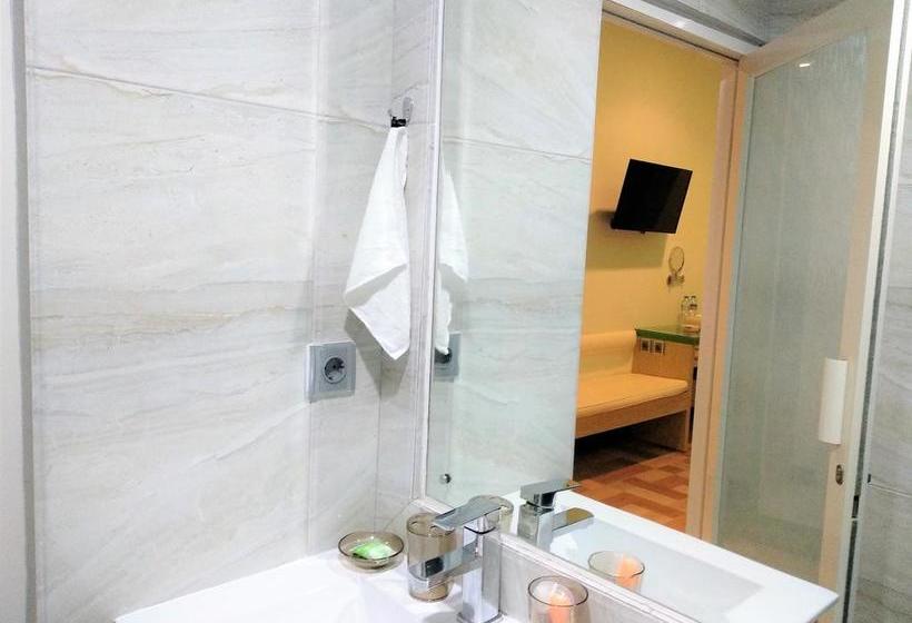 בית מלון כפרי Sevensix  Balikpapan