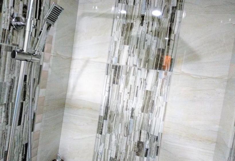 בית מלון כפרי Sevensix  Balikpapan