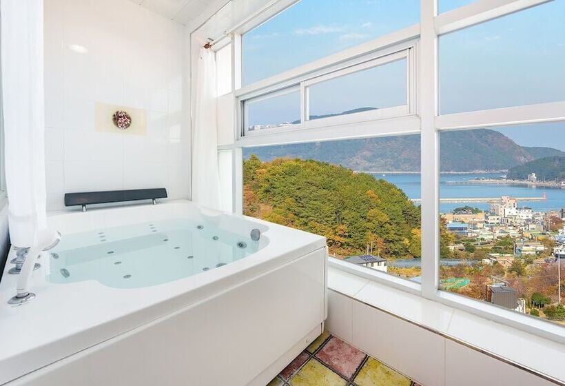 Geoje Forest Morning Spa Pension