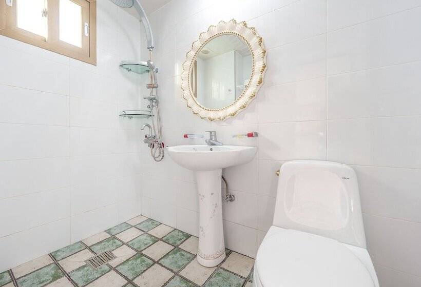 Geoje Forest Morning Spa Pension