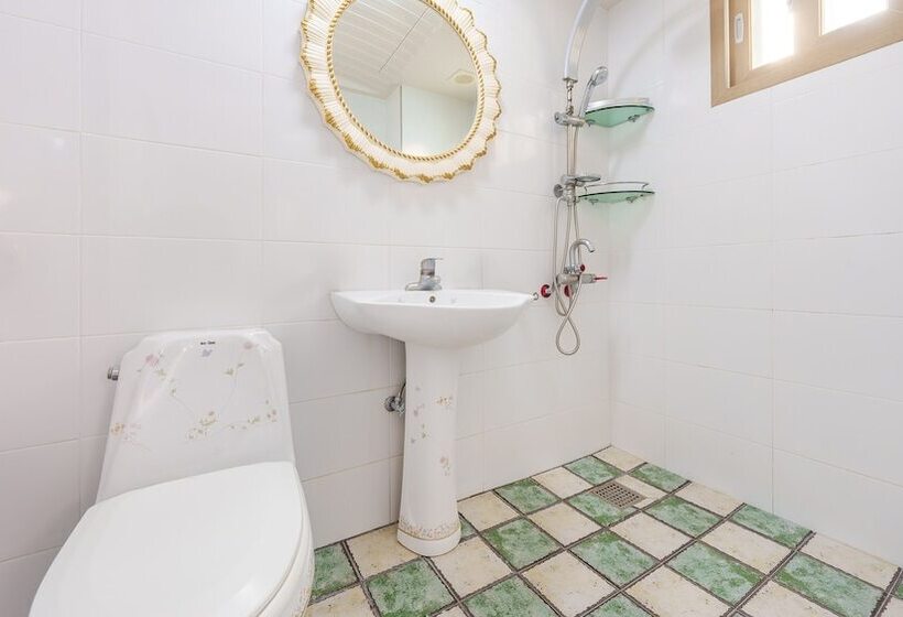 Geoje Forest Morning Spa Pension