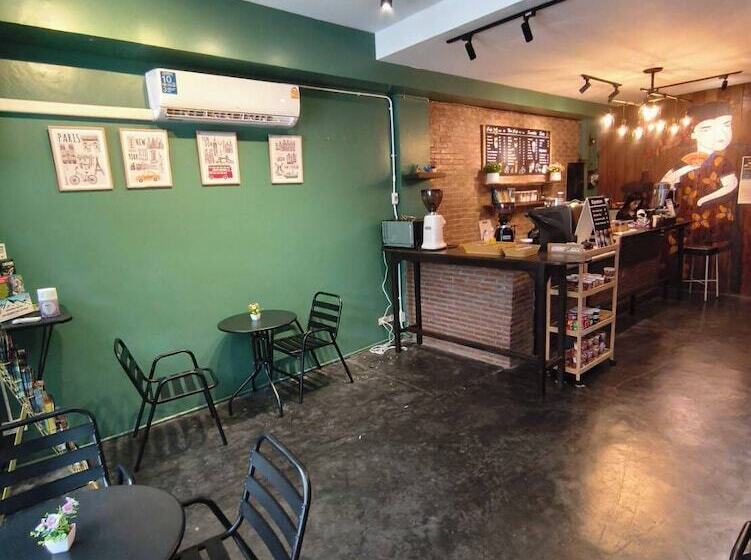 Nimman Nest Hostel & Cafe