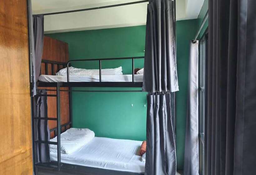 Nimman Nest Hostel & Cafe