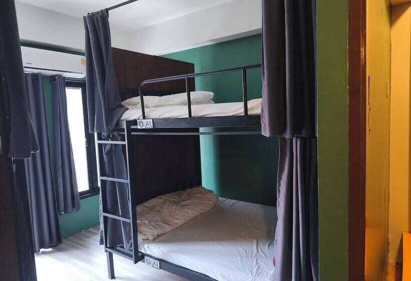 Nimman Nest Hostel & Cafe