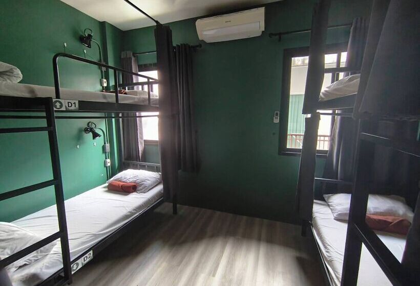Nimman Nest Hostel & Cafe