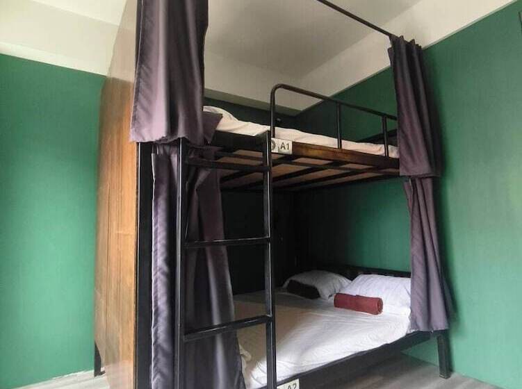 Nimman Nest Hostel & Cafe