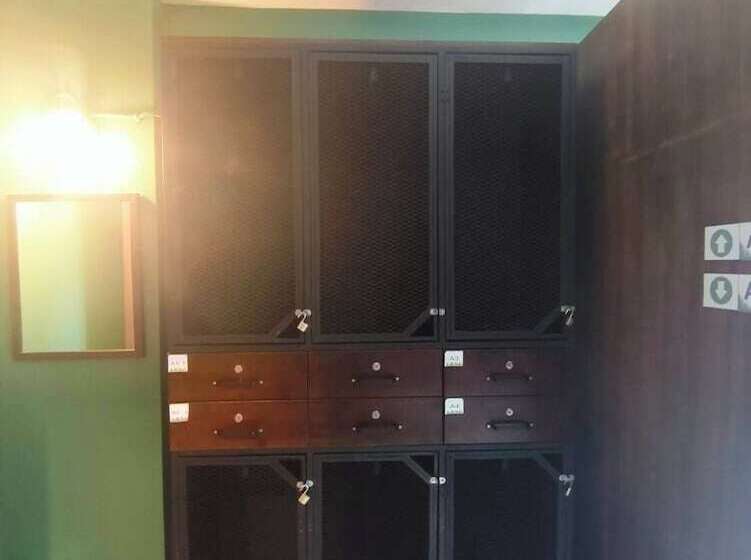 Nimman Nest Hostel & Cafe