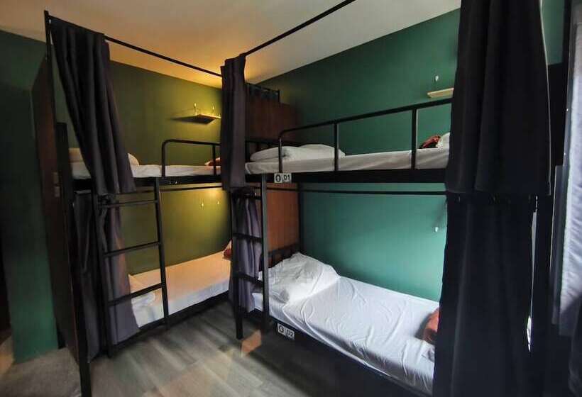 Nimman Nest Hostel & Cafe