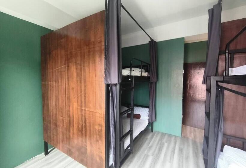 Nimman Nest Hostel & Cafe