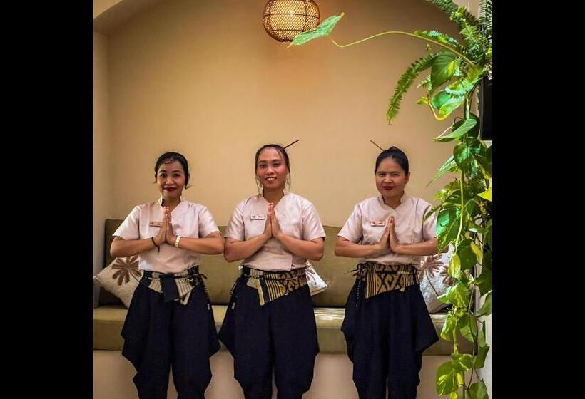 Rascals Hotel Adults Only