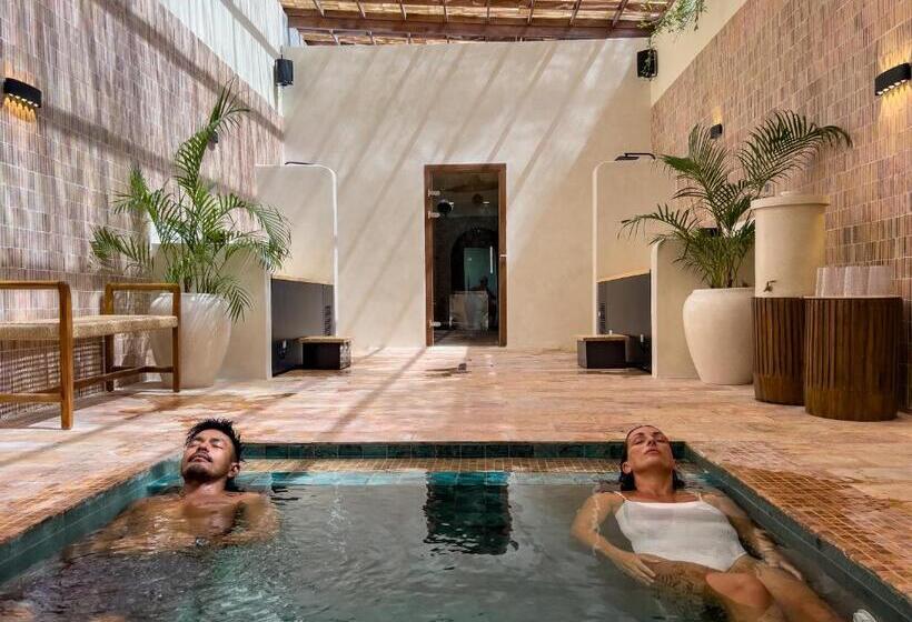 Rascals Hotel Adults Only