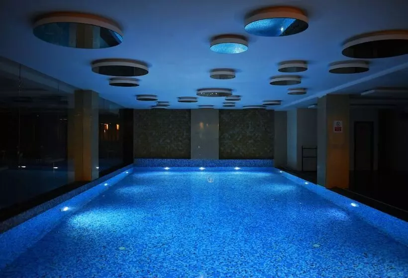 Hotelli Mansha Regency