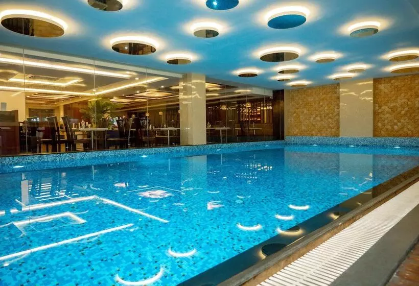 Hotelli Mansha Regency