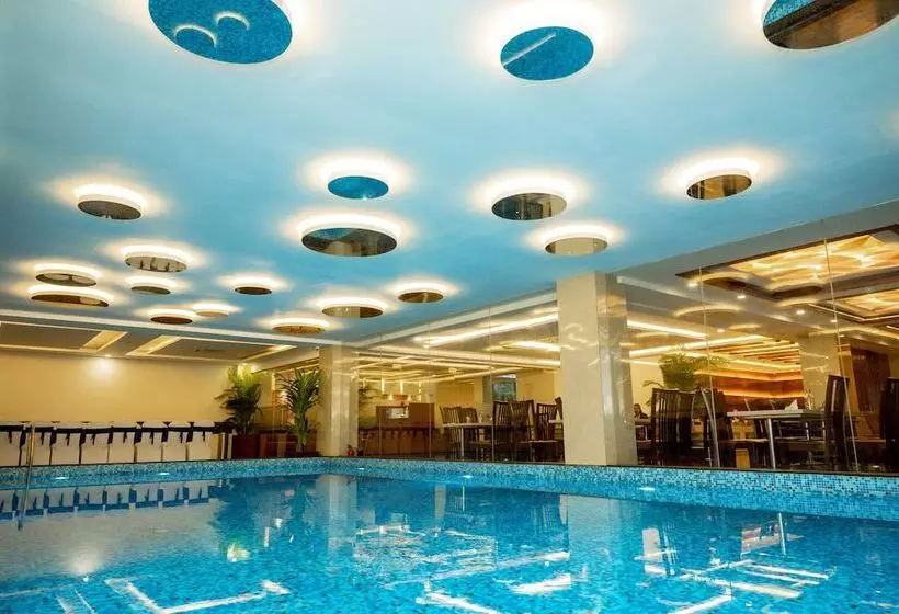 Hotelli Mansha Regency