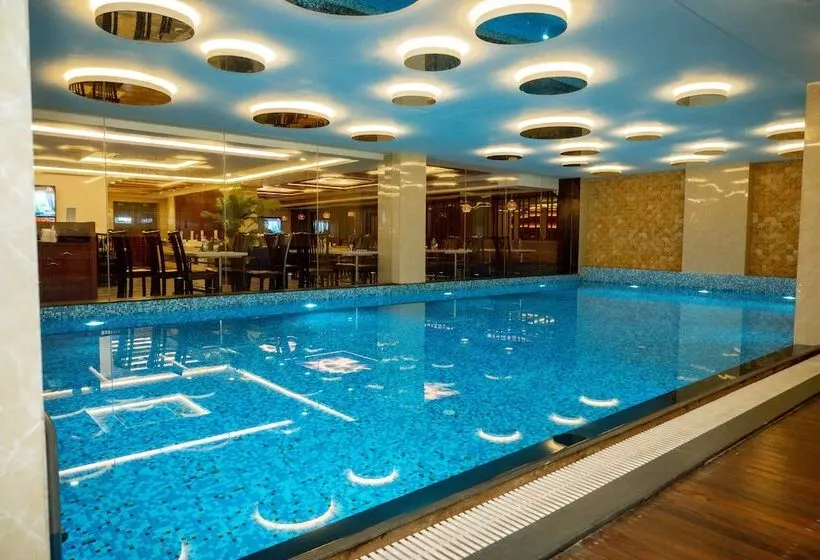 Hotelli Mansha Regency