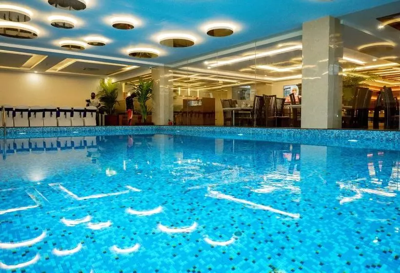 Hotelli Mansha Regency