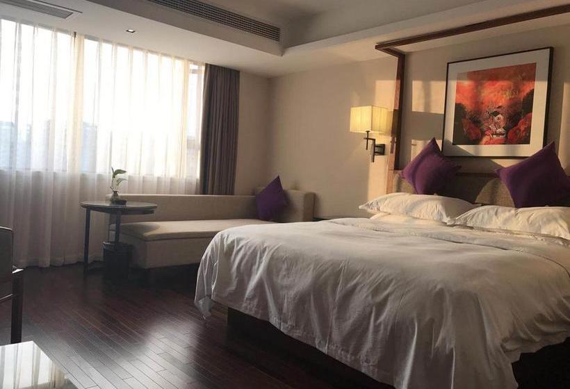 Отель Sanya Great East Sea Junting