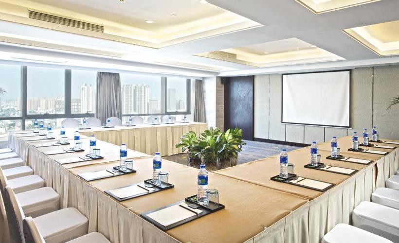 Отель Sanya Great East Sea Junting