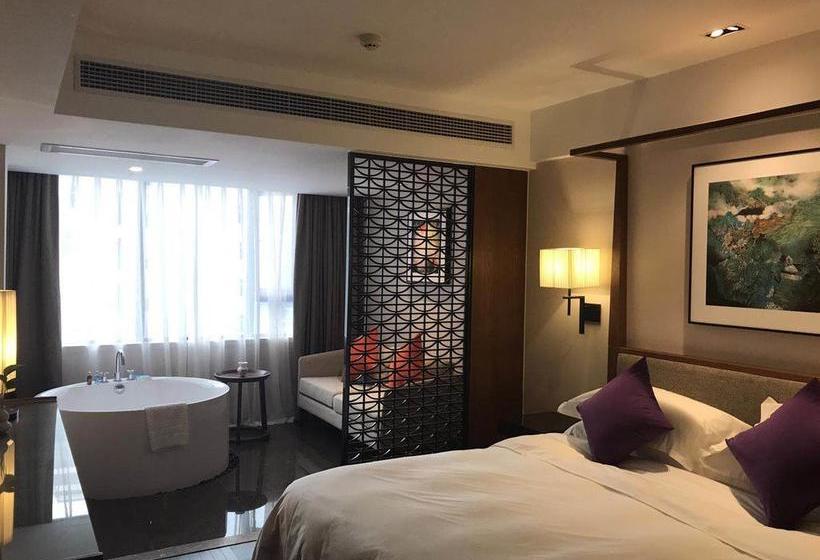 Отель Sanya Great East Sea Junting