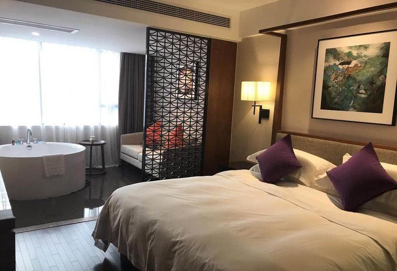 Отель Sanya Great East Sea Junting