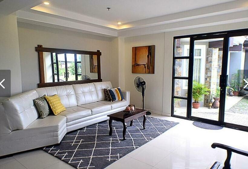 ホテル The Guest House Laoag