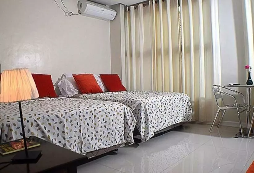 هتل The Guest House Laoag