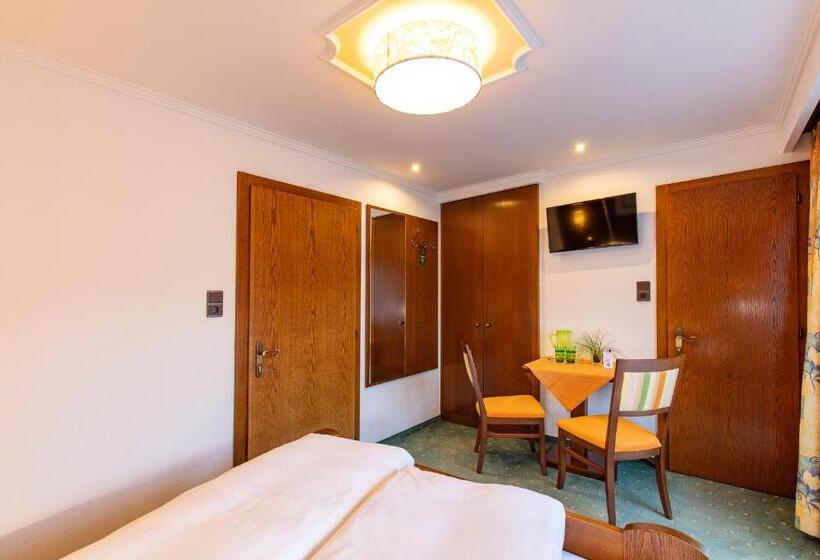 مبيت وإفطار Frühstückspension Maier