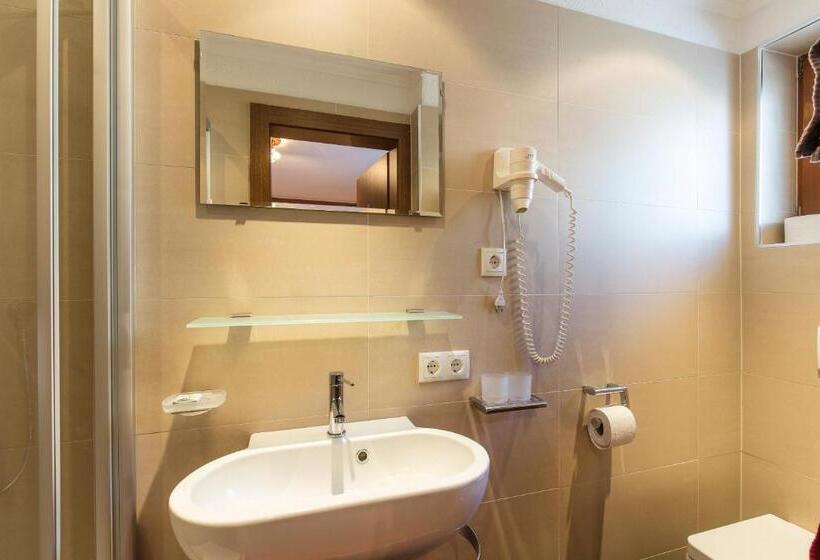 مبيت وإفطار Frühstückspension Maier