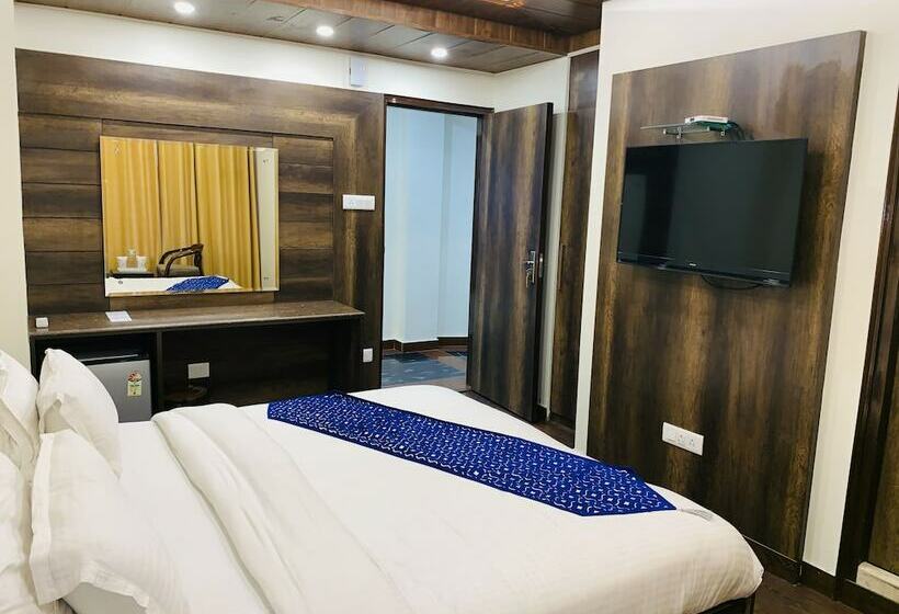 Отель Dusk N Dawn