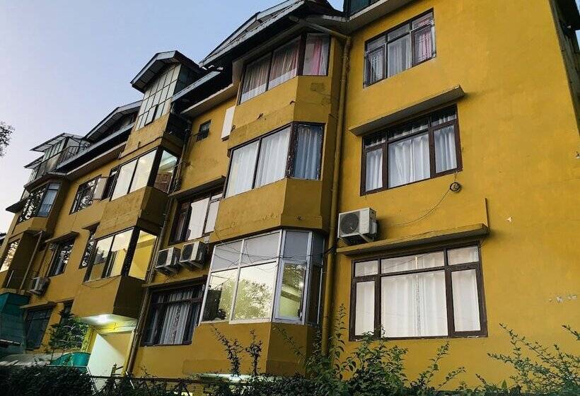 Отель Dusk N Dawn