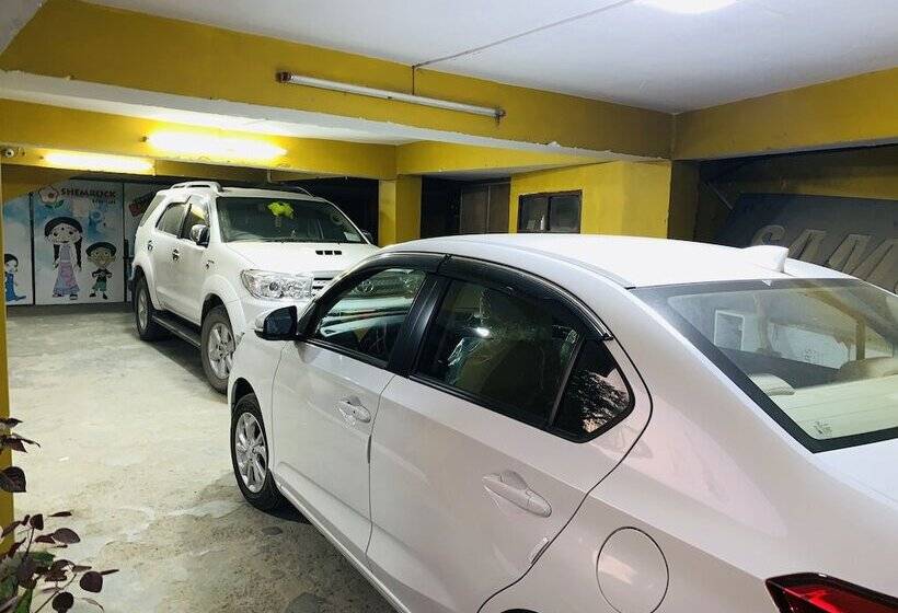 Отель Dusk N Dawn