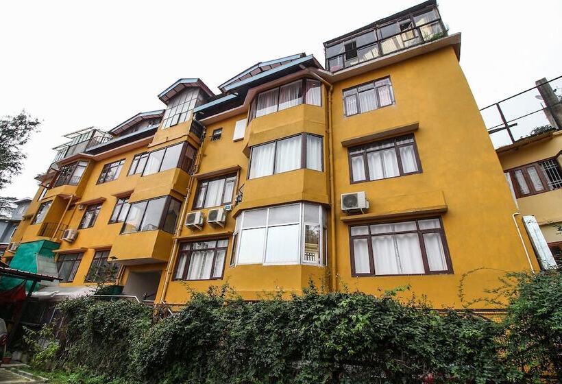 Отель Dusk N Dawn