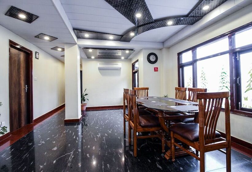 Отель Dusk N Dawn