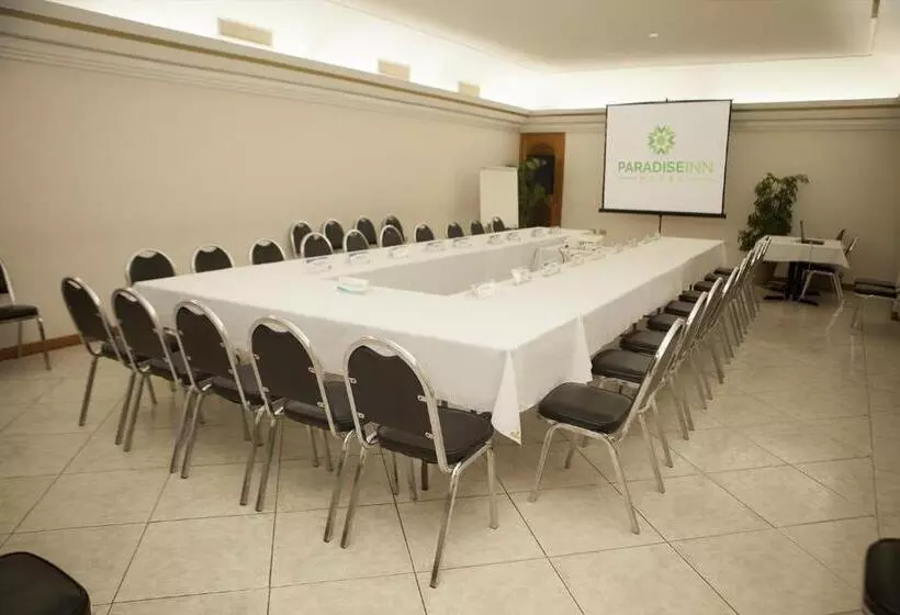 ホテル Paradise Inn