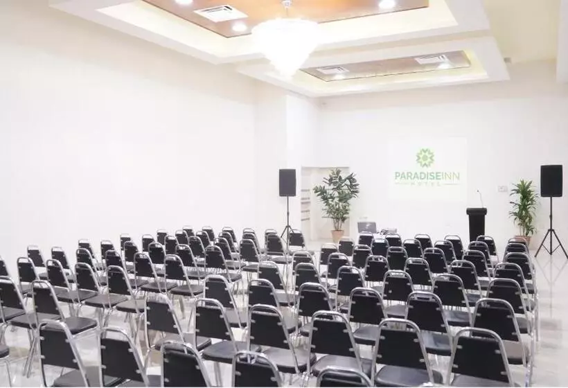 ホテル Paradise Inn