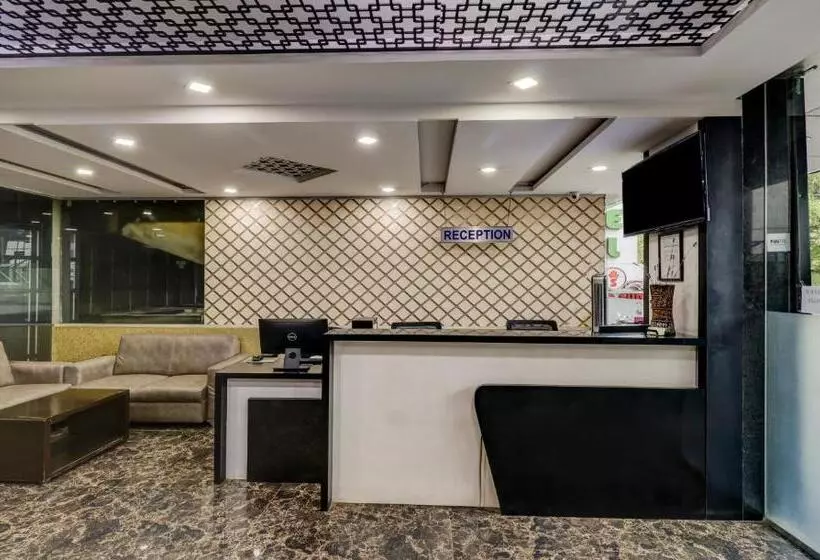 ホテル Treebo Sahara Suites