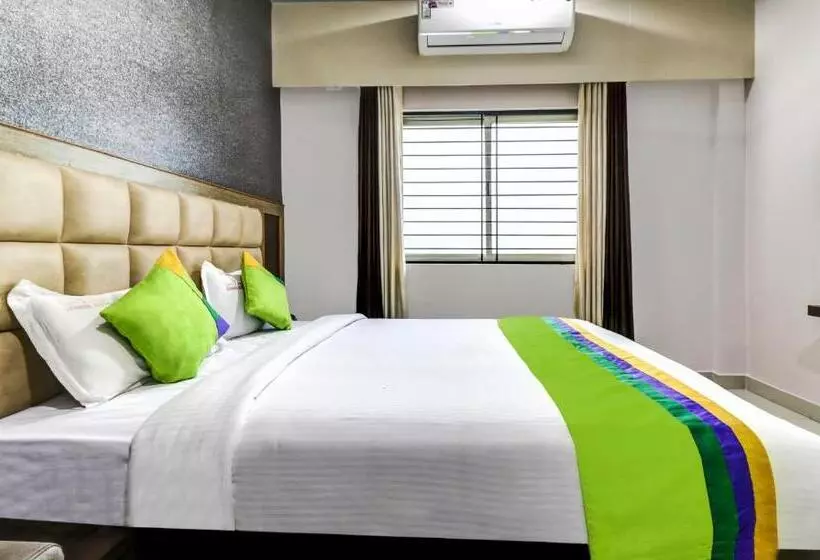 ホテル Treebo Sahara Suites