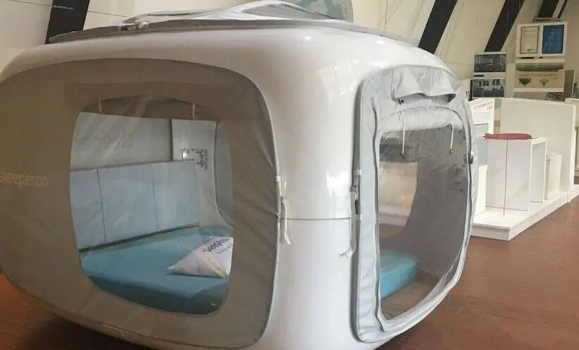 هتل Schlafen Zwischen Flugzeugen Indoor Cube