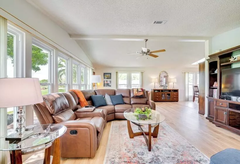 Hilltop Golf Course Cottage In The Villages!
