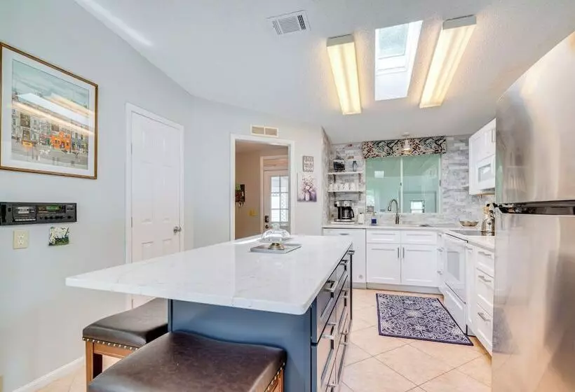 Hilltop Golf Course Cottage In The Villages!