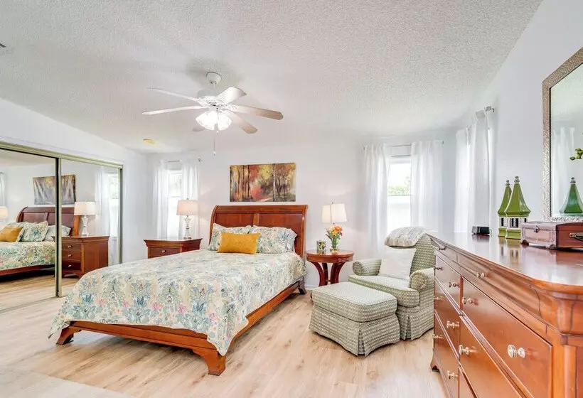 Hilltop Golf Course Cottage In The Villages!