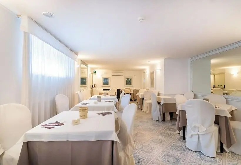 ホテル Hotiday Room Collection   Sant Agnello