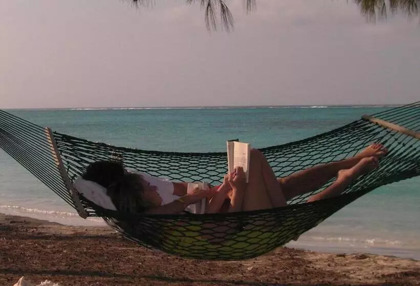 هتل Hollywood Beach Suites Turks And Caicos