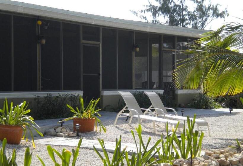 هتل Hollywood Beach Suites Turks And Caicos